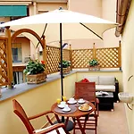 מלון דירות Magi House Relais 4*